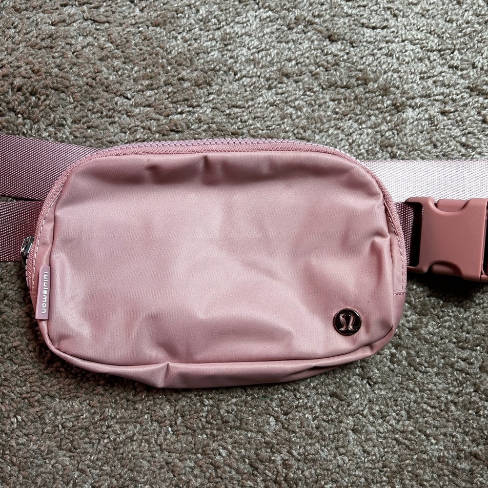 Lululemon Everywhere Belt Bag (Pink Pastel)